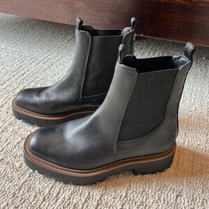 Sam Edelman Laguna Chelsea Boot. Excellent used condition - worn once. Size 8.